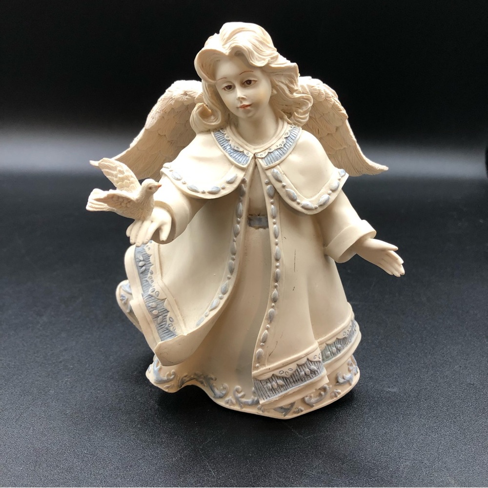 Pam. Sarah’s Angels 30875 Angel with dove “Message of Love”
